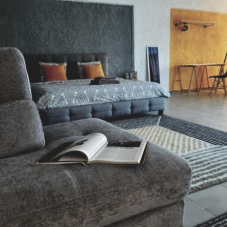 21 Suites Deluxe Stay Near The Airport Markopoulo Mesogaias Екстер'єр фото