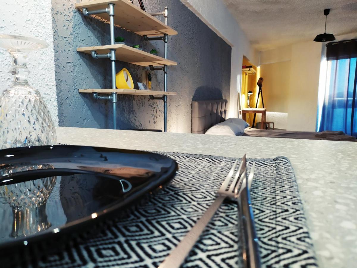 21 Suites Deluxe Stay Near The Airport Markopoulo Mesogaias Екстер'єр фото