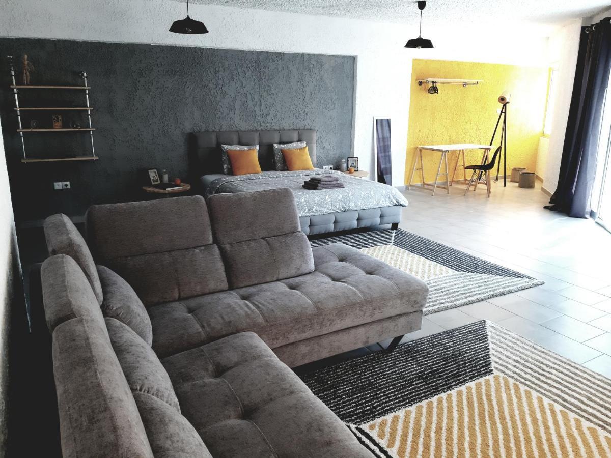 21 Suites Deluxe Stay Near The Airport Markopoulo Mesogaias Екстер'єр фото
