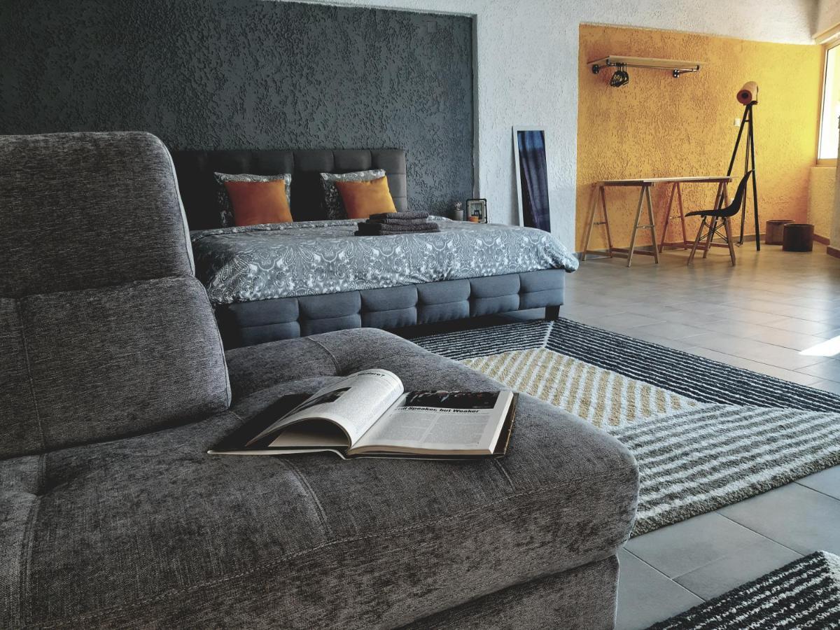 21 Suites Deluxe Stay Near The Airport Markopoulo Mesogaias Екстер'єр фото
