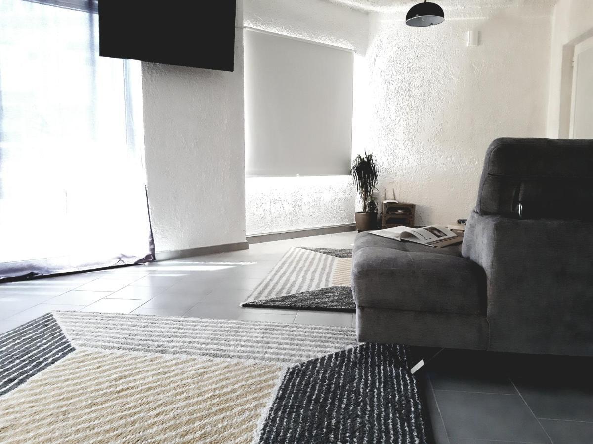 21 Suites Deluxe Stay Near The Airport Markopoulo Mesogaias Екстер'єр фото