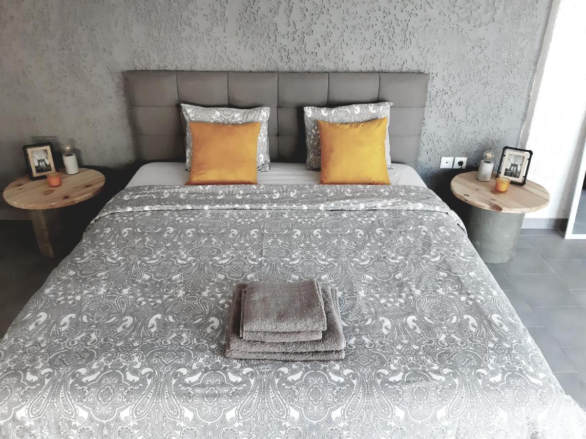 21 Suites Deluxe Stay Near The Airport Markopoulo Mesogaias Екстер'єр фото